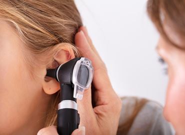 Prevenzione del danno uditivo: rivolgiti al nostro otorino!